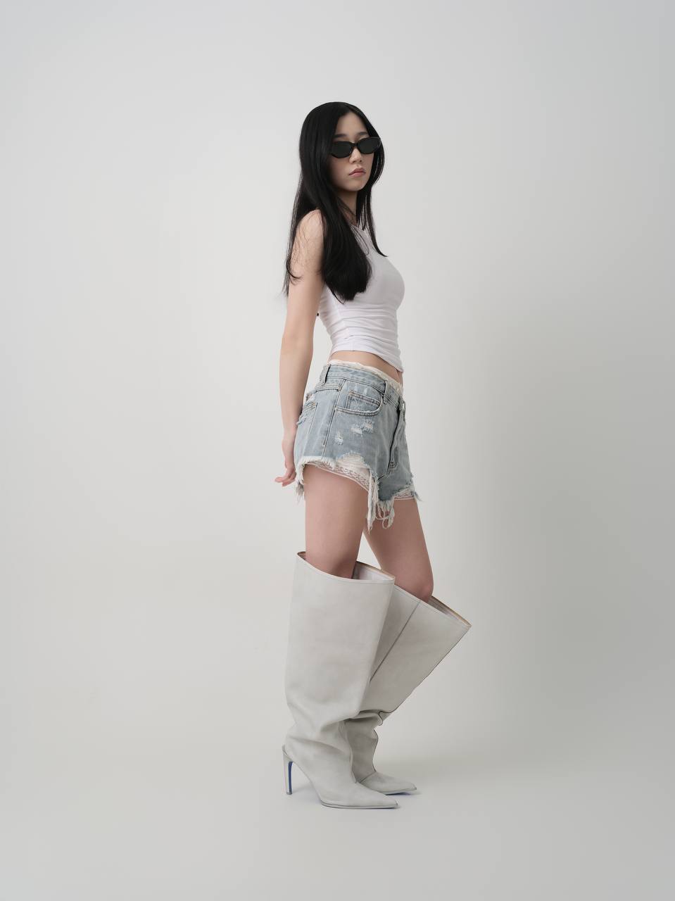 RAW EDGE DENIM SHORTS